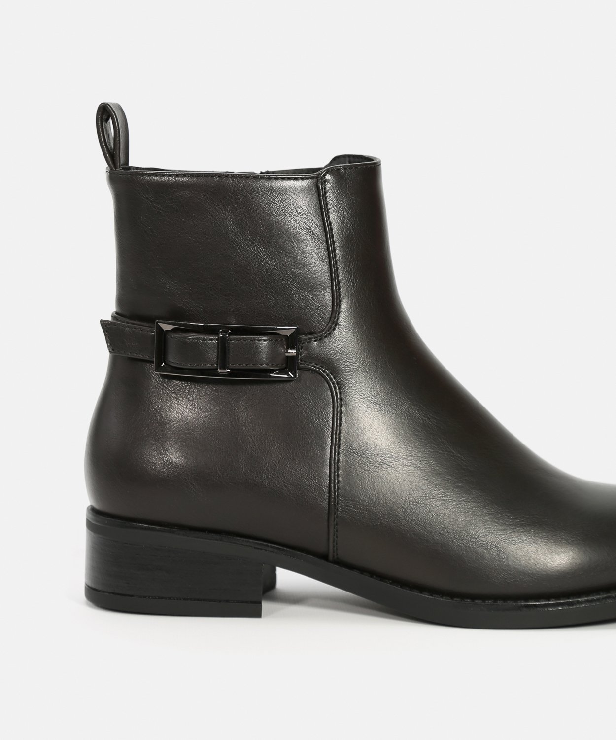 Botines planos hebilla image number null